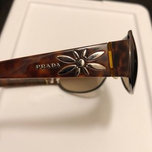 Prada sunglasses style  SPR56G